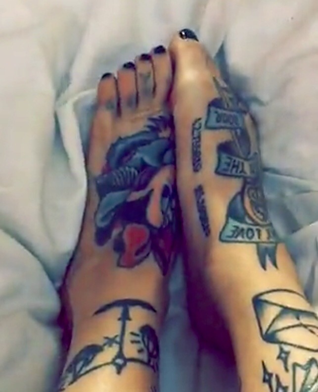 cute girls with amazing toe rings and cute feet