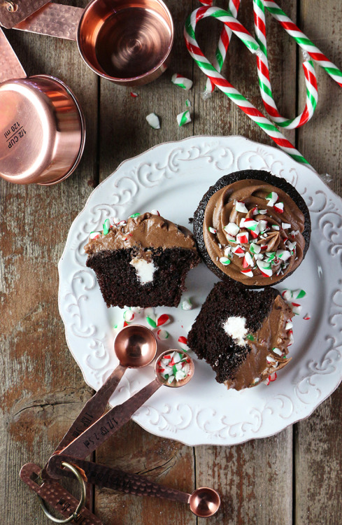 ugly&ndash;cupcakes: PEPPERMINT-FILLED DARK CHOCOLATE CUPCAKES