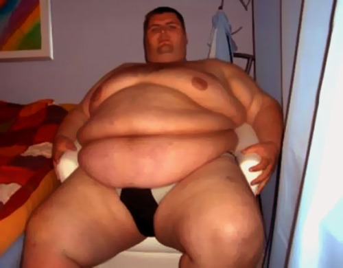 chubstermike:  He’s a sexy sexy man…WOW….GORGEOUS!!!! porn pictures