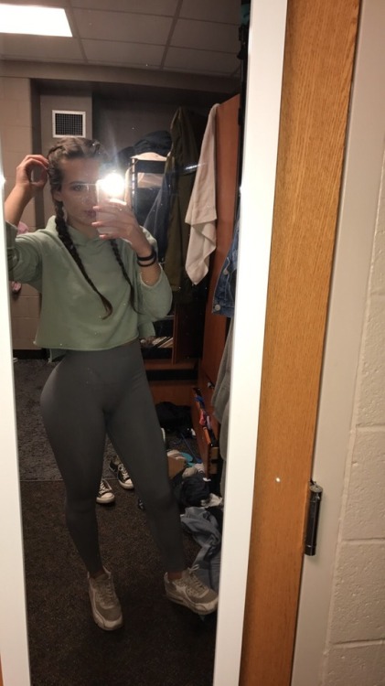 benautifulhaggerty:hit legs today and now i get to go see a friend
