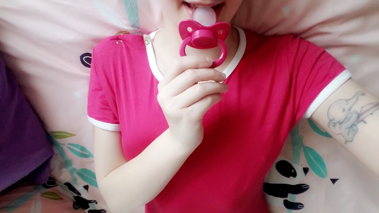 littlestmiku:  I always need something to suck on…😝  (18+ only, please don’t