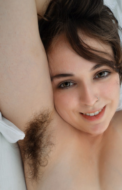 hairypussy6969:  lovemywomenhairy:  If you