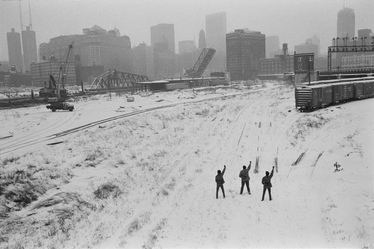 fotojournalismus:  Black Panthers in Chicago, Illinois, 1969. Photographs by Hiroji