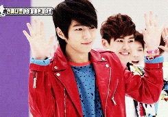 taenggyu:  Myungsoo + red jacket 