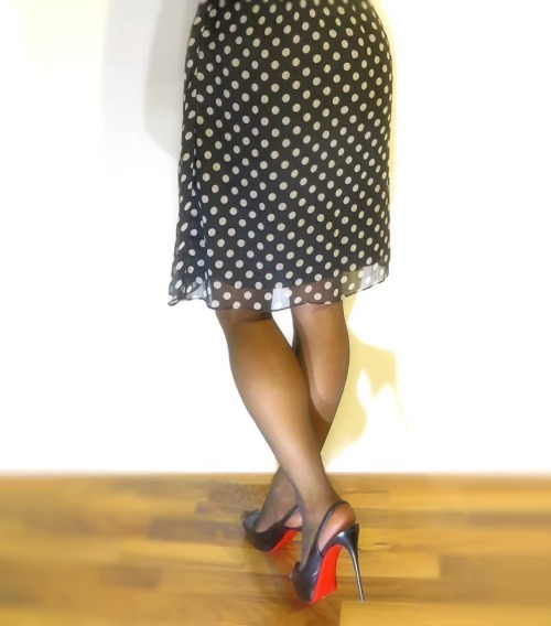 Happy Friday!!! -Dress: ?Hosiery: @leggsbrand @leggsbyhanes “Silken Mist” hold-up stocki