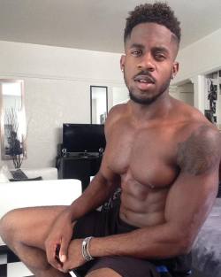 seeker310:  charlibal:  That look you give when you know they’re THIRSTY for you ……   Kings!! hot!!Reblog