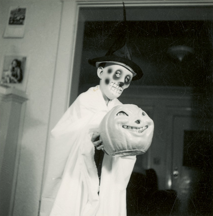 antipahtico:   Anonymous Halloween Photographs  1875/1955