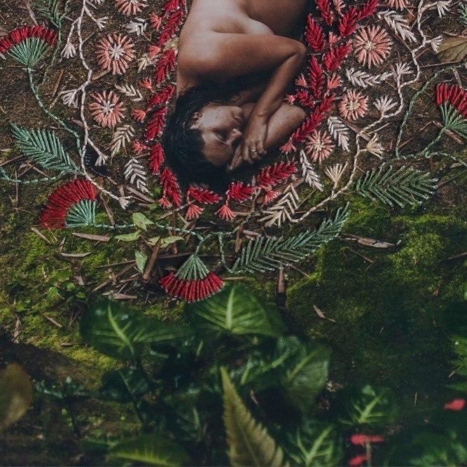 crossconnectmag:  Embroidered Photos by Aline Brant Aline Brant is a Brazilian artist