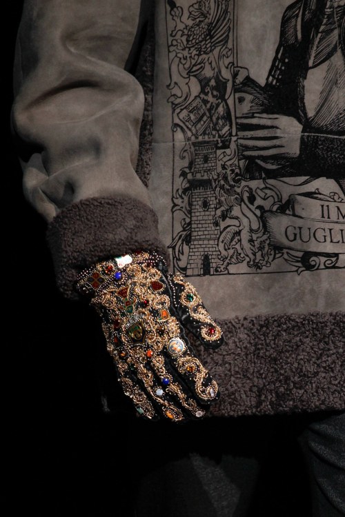 narcissiste:Embellished gloves at Dolce & Gabbana Fall 2014 Menswear