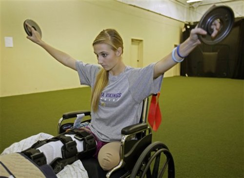 oats-n-whoas:  runningtheremedy:  blondebarbells:  lawgirlrunning:  unusual-passions:  Badly injured at a fundraising car wash. Lost leg but returned to soccer and is now playing at the college level.  BAD. ASS. Tears in my eyes a little. Good reminder