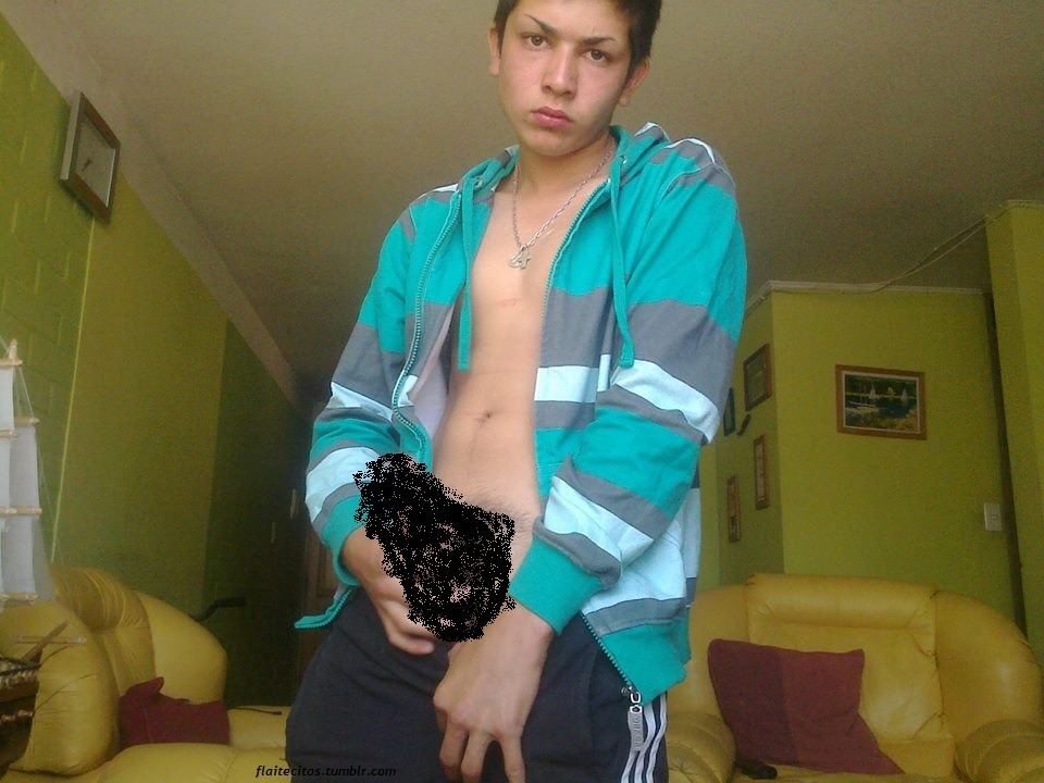 flaitecitos:  LO QUIERES VER SIN CENSURA?? Entonces comenta las fotos y sigue reblogueando