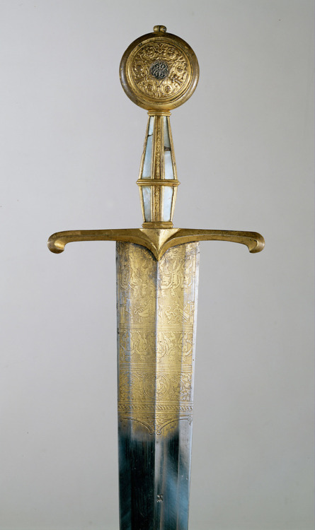 lesbianmedusa:  peashooter85:  Gold etched sword with mother of pearl hilt, Italy, circa 1500. from 