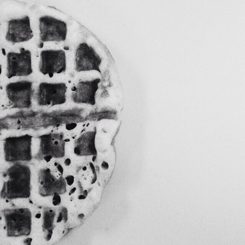Mỗi lần thấy cái bánh này là lại thèm bánh waffle quá đi :(( #VSCOcam#waffle#tasty#delicous #yummy