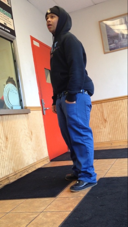 brownbone11: stupidthick: canigetbhindu: Dude got a phatty on him!!! Damn!!!! Fuuuck dude I’d eat hi