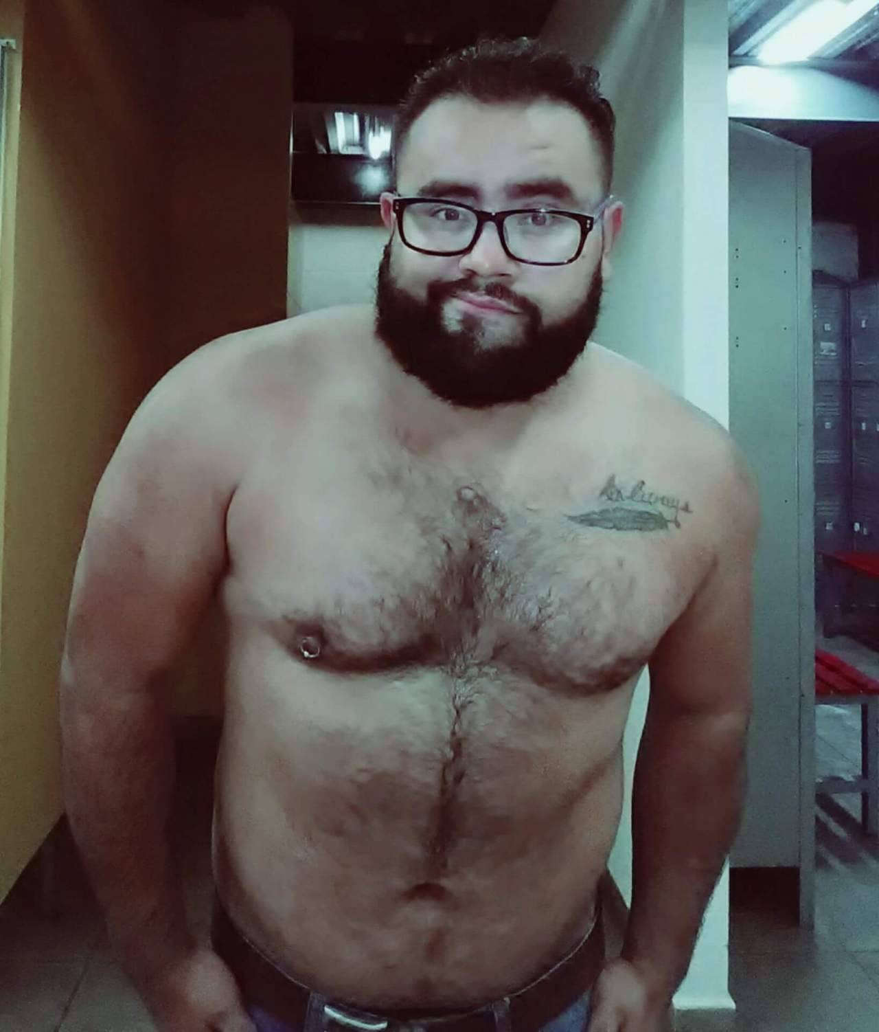 bear-hairy:  bear-hairy:  Déjanos tu comentario 🐻✔️  Rebloguea y comparte