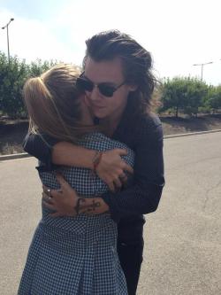 direct-news: @idgimaddy: I HAVE NEVER BEEN SO HAPPY IN MY LIFE THANKYOU @Harry_Styles 