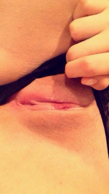 amazing-alan:  Since you asked so nicelymyhotsluts:  shut up and [f]uck me already.