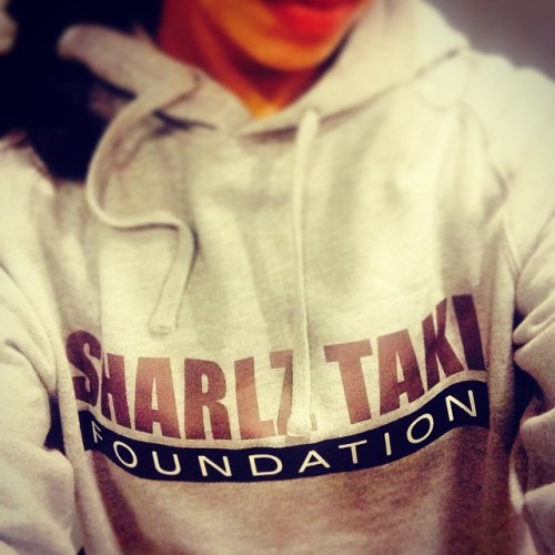 Reppin&rsquo; for #stf at the gym this morning! Bright and early before the sunrise. @sharlztakifoun