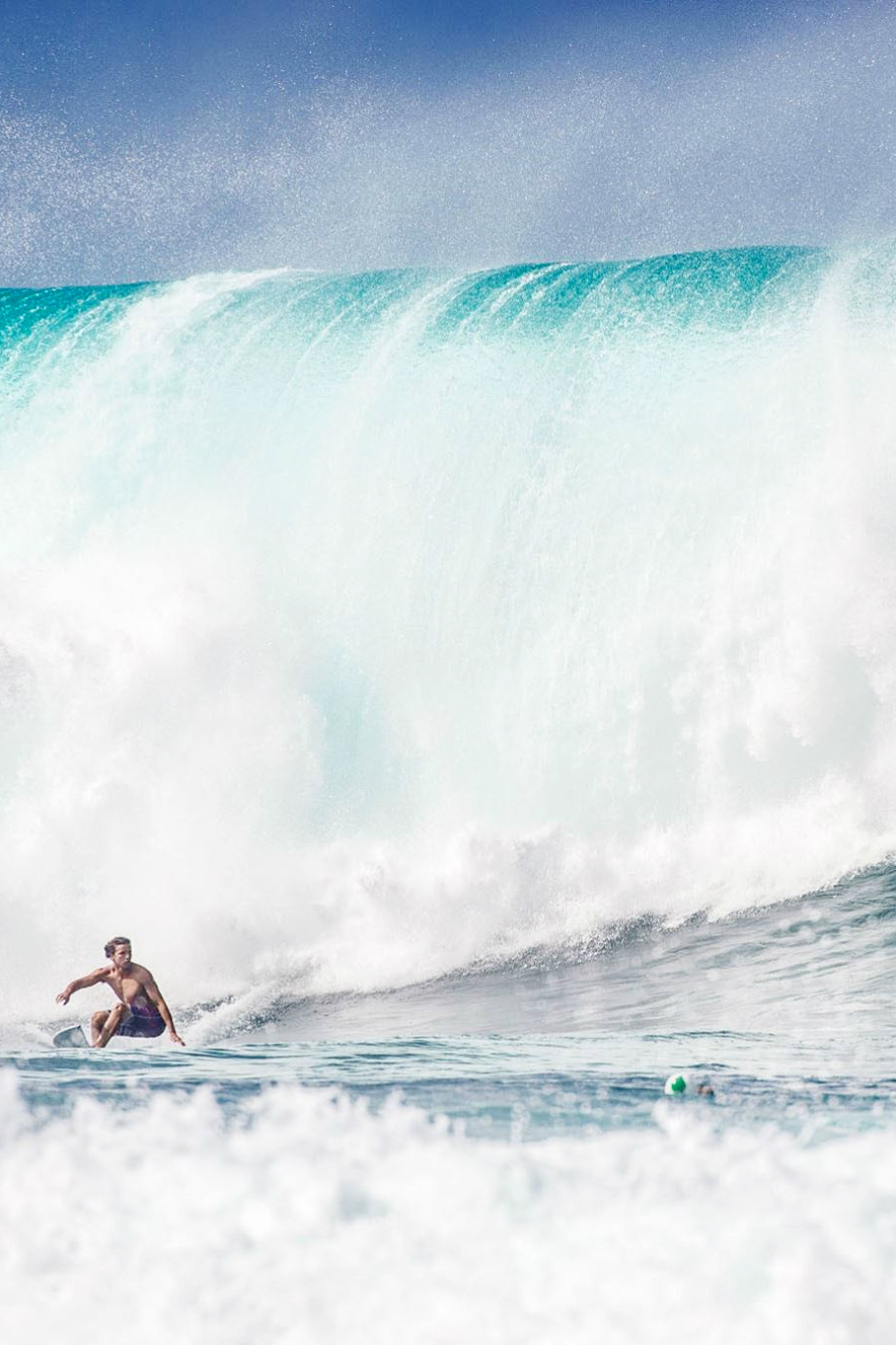 highenoughtoseethesea:  Julian, a broken board, and monstrous Pipe Photo: Trevor