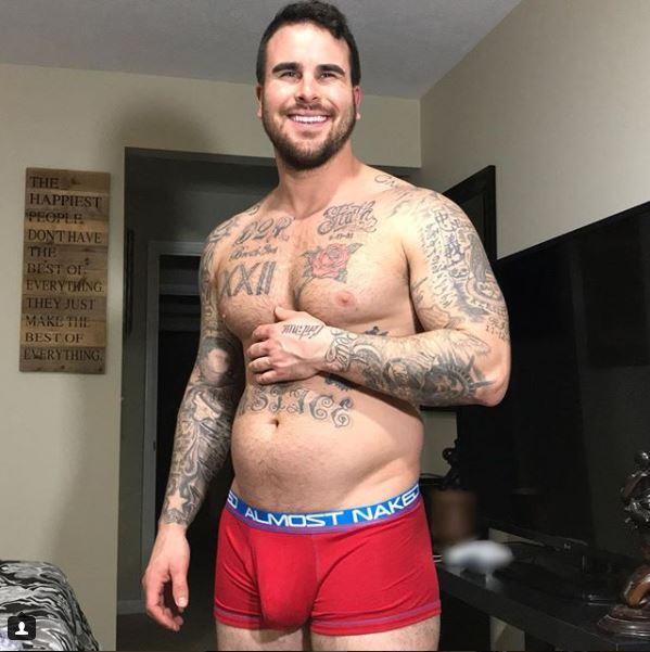 bulkingcub:  Guy goes from thin to thick over 12 months and embraces the beef. Looking