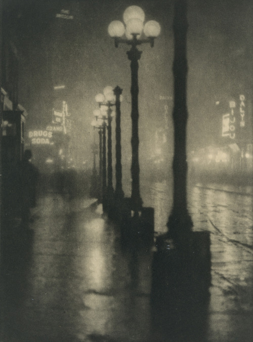 inneroptics:  Alvin Langdon Coburn Broadway at Night, 1910 “It is only at twilight,” he wrote, “that the city reveals itself to me in the fulness of its beauty, when the arc lights on the Avenue click into being. Many an evening I have watched them