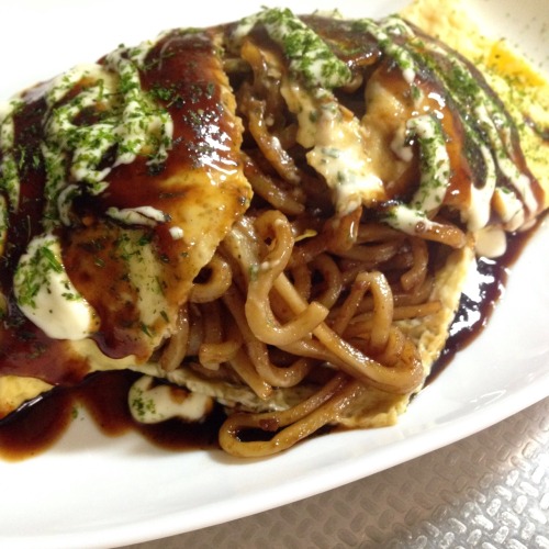 オムソバ！Omusoba - Fried Noodles Wrapped in Thin Omelet