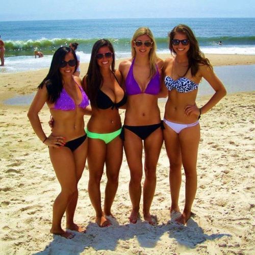#huntingtonbeach #bikinibabes #beachgirls #bikinigirls #californiagirls #beachbabes #bigtatas #bodac