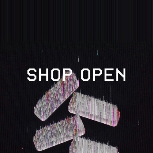 e-store open, shipping worldwide, shop now on visionclo.com