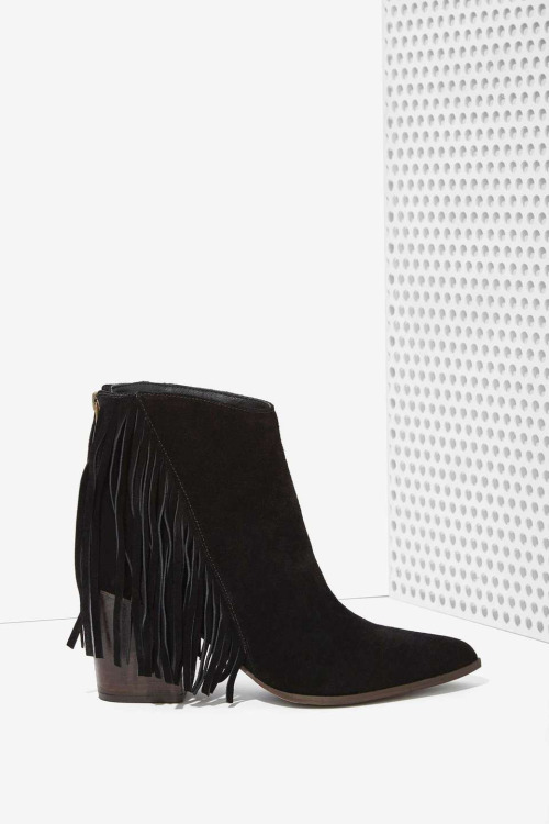 High Heels Blog Steve Madden Country Suede Fringe Bootie via Tumblr