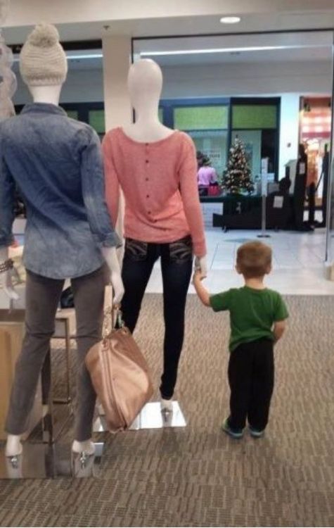 redditfront:
“Little guy lost in the mall
”