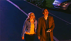 capinejghafa:  the doctor &amp; rose + holding hands 