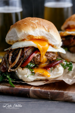 dunnt1410:  yumi-food:Drunken Aussie Beef Burgers  I need this all in my mouth