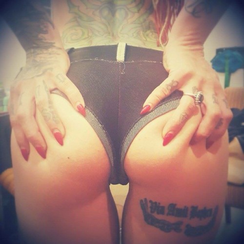 scarletrose666:Performing at Bada Bing tonight! ❤️ Stage spots & private shows!  SR  XO #tattoos #strippersofinstagram #dreadhead #dreadlocks #inkedgirls #readhairdontcare #badabing  (at Bada Bing Nightspot)