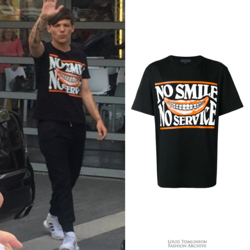 ltfashionarchive:Louis at XFactor Auditions | July 26, 2018Stella McCartney 'No Smile No Service’ T-