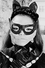 vintagegal:  “She was a cat woman before we ever cast her as Catwoman. She had a cat-like style. Her eyes were cat-like and her singing was like a meow."  Producer Charles FitzSimons about executive producer Bill Dozier’s selection of Eartha