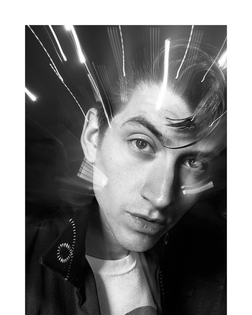 alexturntable: eddiekmiles ARCHIVE @arcticmonkeys #alexturner Paris @zenith_paris 2013Pic by moi