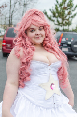 november-romeo:barafurbear:space-pups:theparadoxspace:valcidious:Ichibancon 2015kingdom-of-hurts - Rose Quartz amazing  oh my god this is my favorite thing  THIS IS TOO PERFECT F DC DDVRCHHFFFCC  I actually gasped when I saw this. She did it perfectly.
