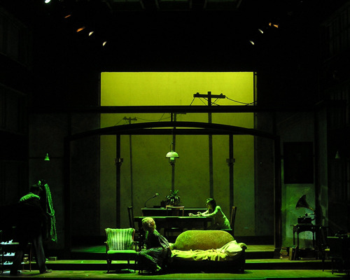 techfails:My Lighting Design professor’s design of The Glass Menagerie is just stunning.