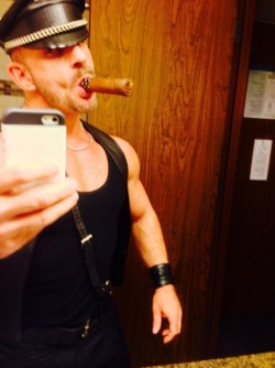 hotcigarman:  HOT CIGAR MAN OF THE DAY! 