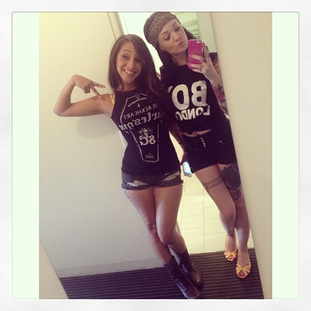 vorpalsuicide:  My roomie for the next 3 nights ❤️ @sunny_suicide #suicidegirls