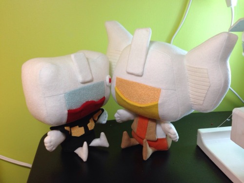 yandere-soundwave:  londonprophecy:  sowiddlefur:  Finished weeRewind & weeChromedome. :3  I’ve been crying about these two on Twitter but I can’t help it THEY’RE JUST BOTH SO CUTE ;W; Chromedome with his pudgy ears and tiny Rewind ahhhhh ;w;