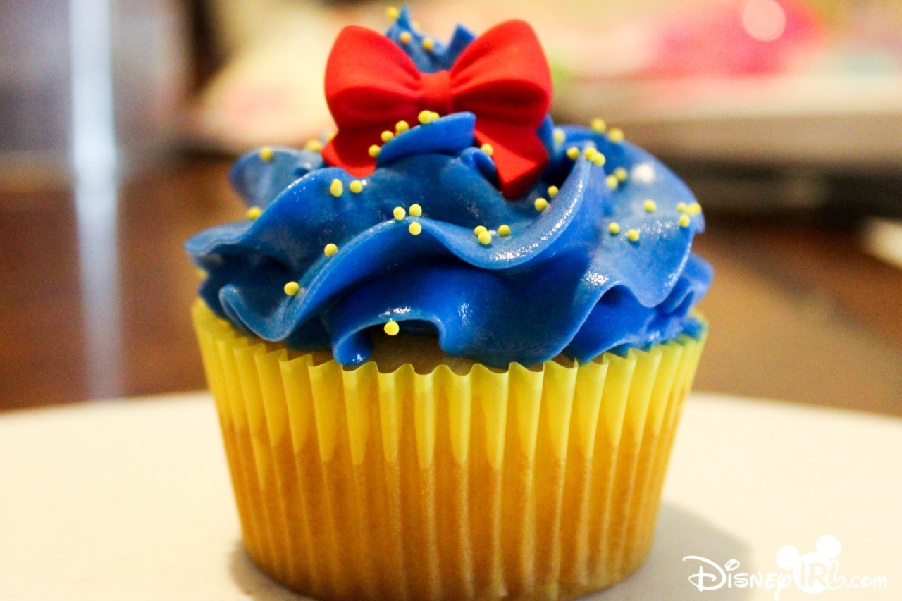 thepirateandthepixie:  Even cupcakes like to disneybound ;) 