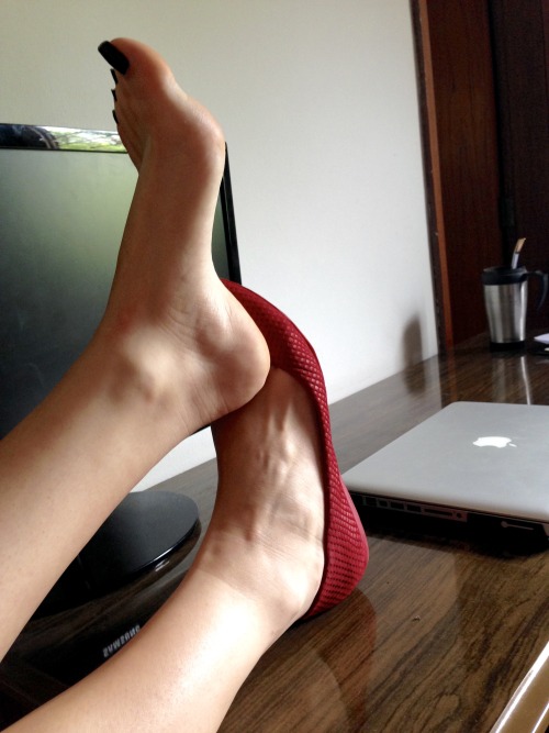 aiklop:Mmmm, best feet are those freshly taken out of flats  :)