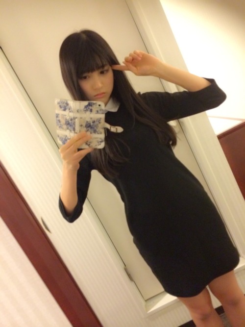 masssterchief:  Kojina Yui 15/01/11 Google+ Post English Translation 20:43 こんばんじーな＼(^^)／♥KonbanJiina＼(^^)／♥ 握手会終わりましたよ～♡♡たくさんの方が来てくださってとっても楽しい時間でした！！The