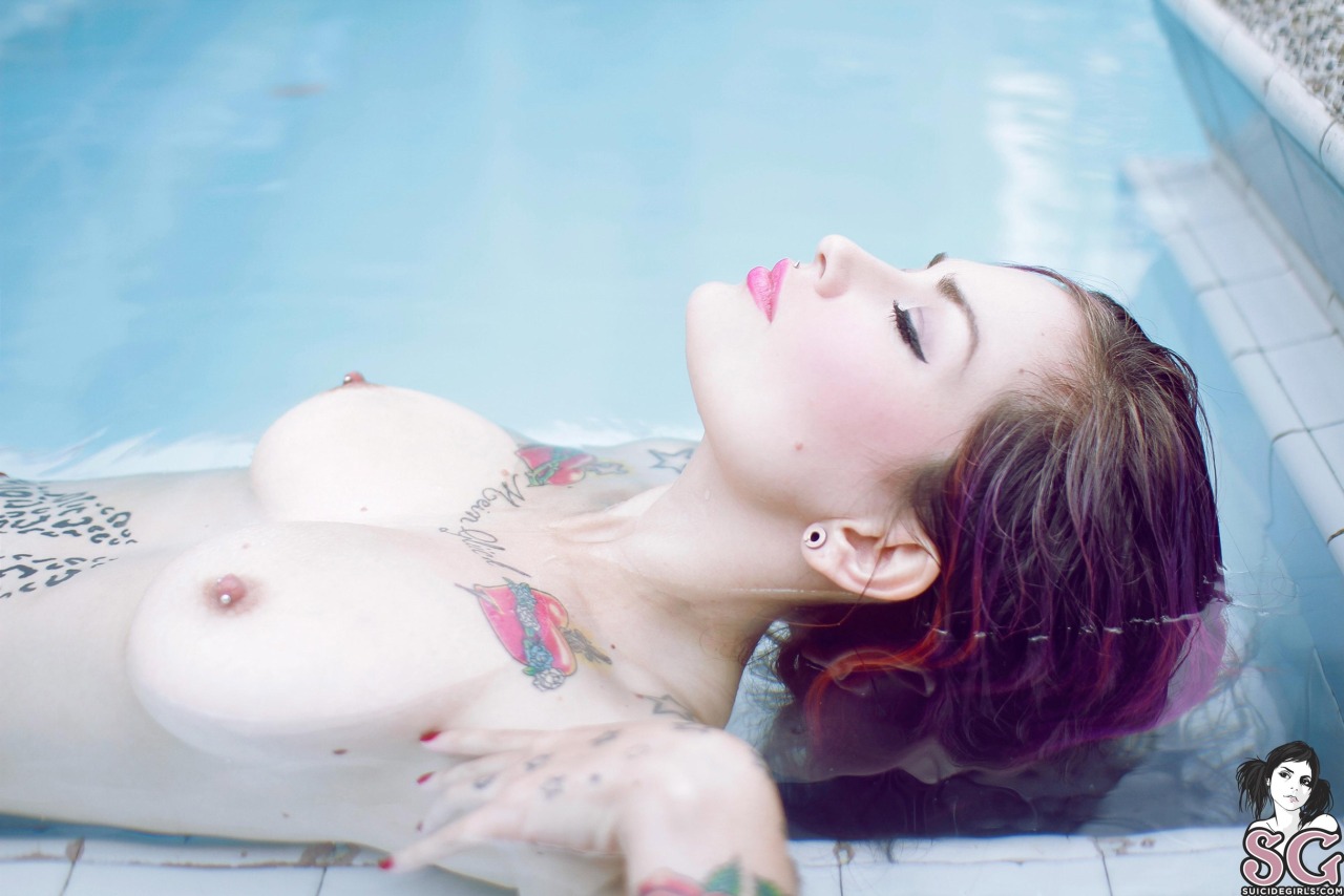 beautifulgirlsmakemesuicidal:  Fernanda Suicide   Tits and tattoos is good for me