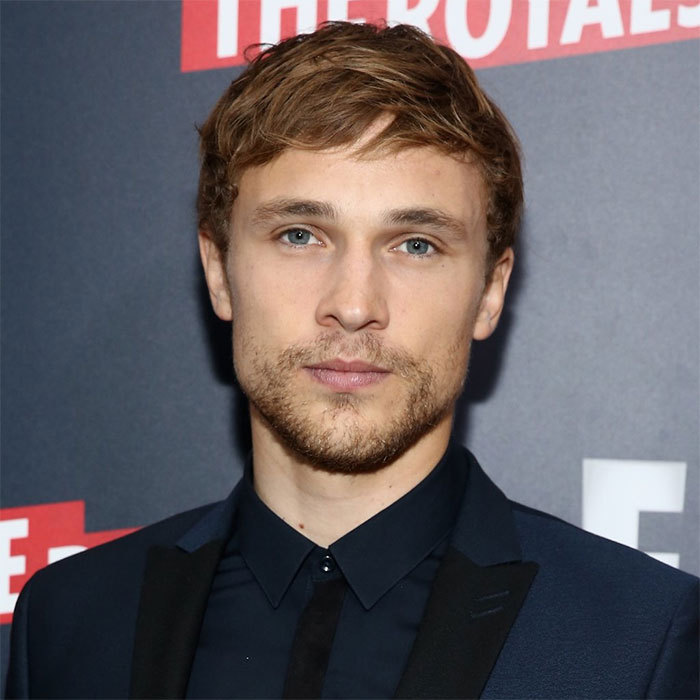 famousnudenaked:  [Shirtless]William Moseley in The Royals (S01E01) 