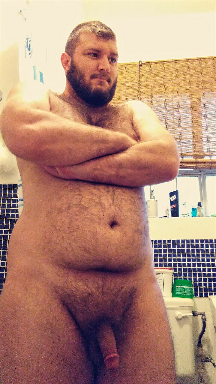 oneballharry:  It’s cold… time to fix that with a hot shower 