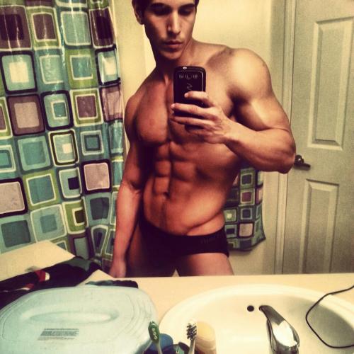 musclemex:  Alan Valdez | @xalanvaldezx on Instragram