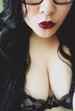 hornyhippie031:  Really into the dark lipstick lately. I’m feelin vampy ❤️💄  (feat. my boobs)