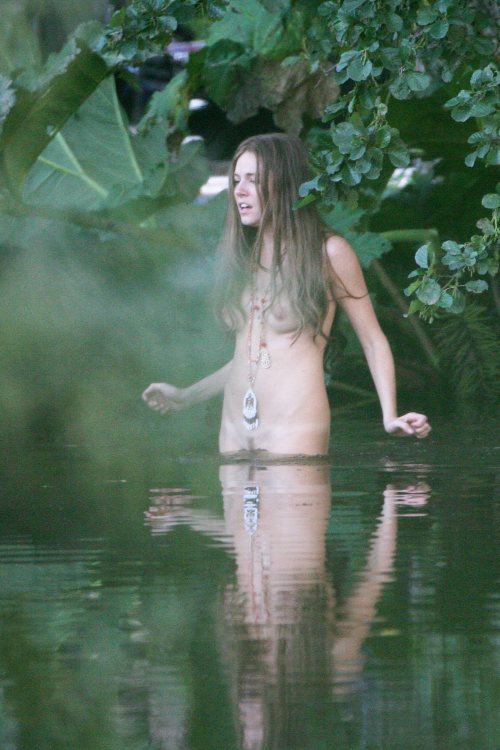 toplessbeachcelebs:  Sienna Miller (Actress) naked filming a scene for “Hippie Hippie Shake” (September 2007) 